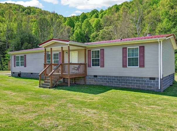 1366 Sunset River Rd., Ceres, VA 24318