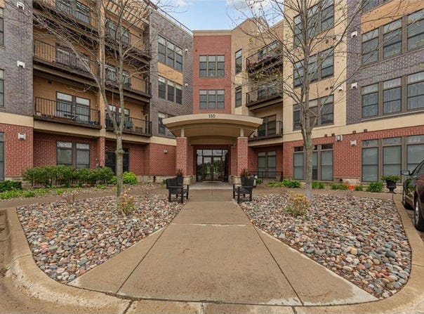 150 E Travelers Trail, Burnsville, MN 55337