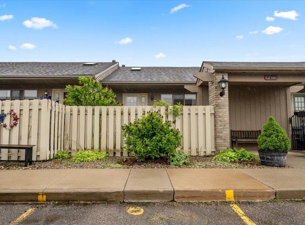62340 Arlington Circle, South Lyon, MI 48178