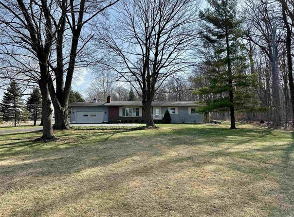 10598 N 500 E Road, Syracuse, IN 46567