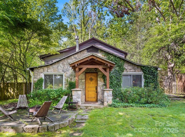 24 Iroquois Street, Black Mountain, NC 28711