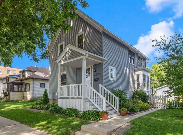 2128 S 79th St, West Allis, WI 53219