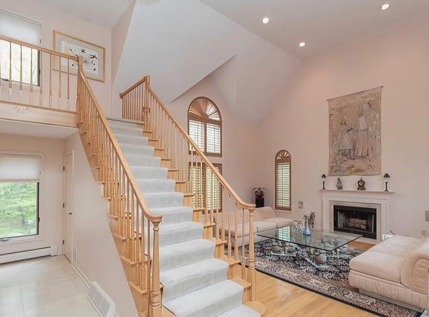 7 Canterbury Lane, Monroe, CT 06468