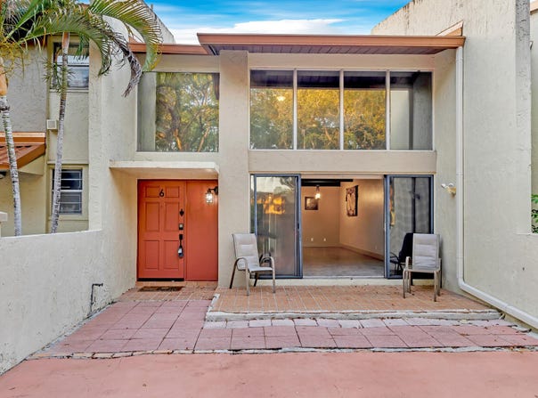 8751 Gatehouse Road, Plantation, FL 33324