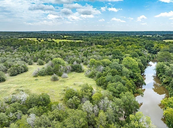 5611 U.S. 77, Warda, TX 78960