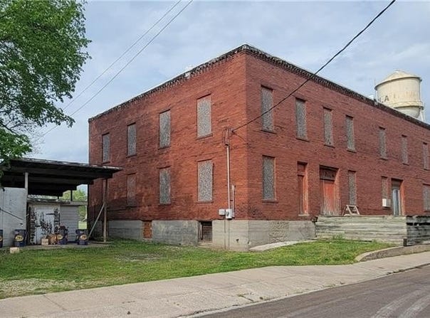 512 E Monroe Street, Iola, KS 66749