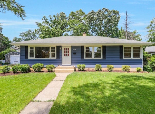 1615 E Evergreen Street, Wheaton, IL 60187