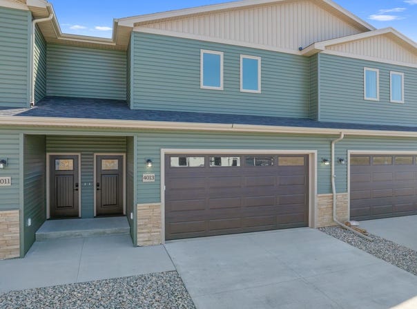 4013 Crossing St SW, Minot, ND 58701