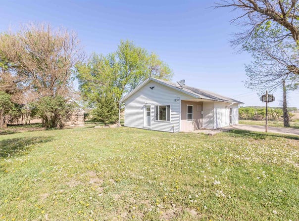820 4TH ST, Ireton, IA 51027