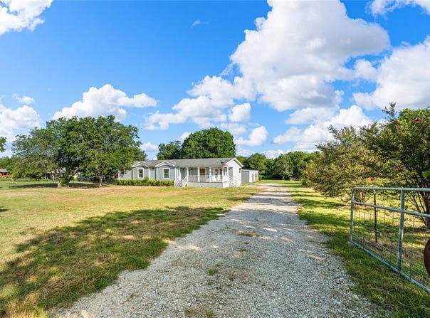 429 Eagle Ridge Road, McGregor, TX 76657