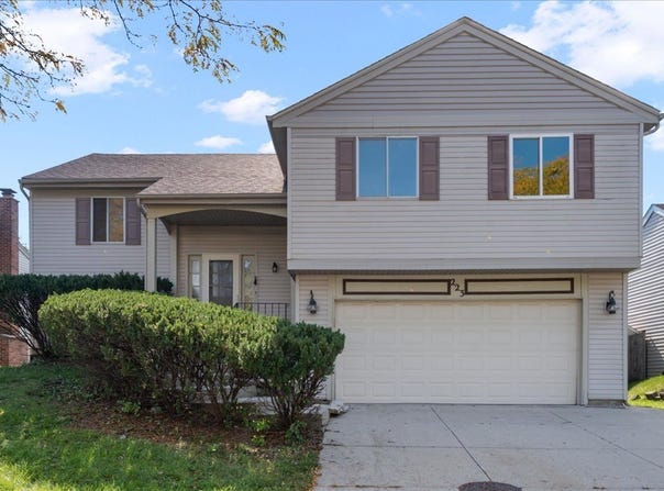 223 AUGUSTA Drive, Vernon Hills, IL 60061