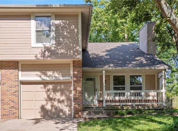 11820 Oakmont Street, Overland Park, KS 66210