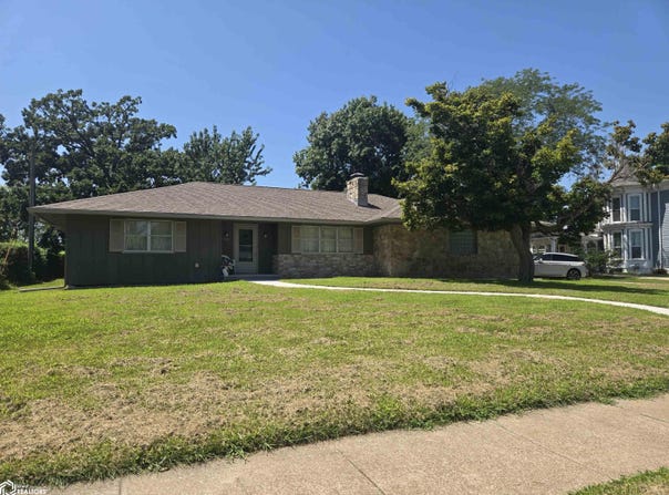 700 Drake Avenue, Centerville, IA 52544