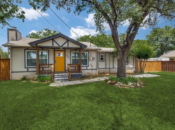 305 S Walnut Street, Roanoke, TX 76262