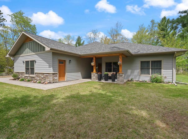 1105 W Taylor Ave, Cloquet, MN 55720