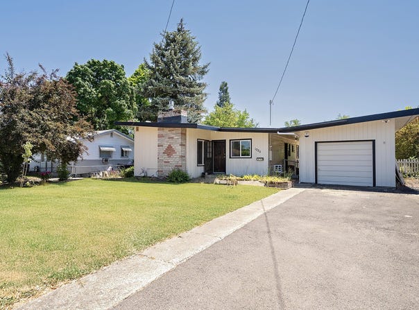 1020 Oak Street, Central Point, OR 97502