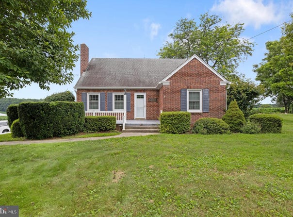 432 N MARKET STREET, FAWN GROVE, PA 17321
