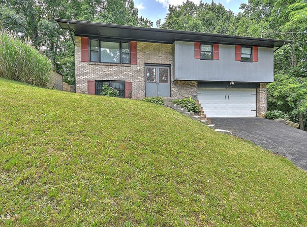 22126 Pinebrook Drive Drive, Bristol, VA 24202