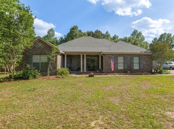 36 Pleasant Hill, Sumrall, MS 39482