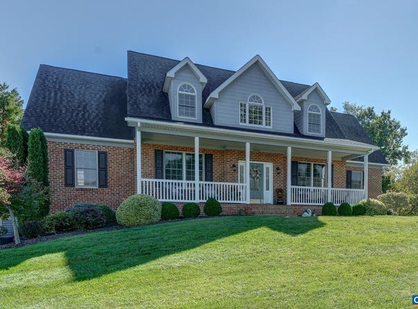 2554 VILLAGE DR, WAYNESBORO, VA 22980