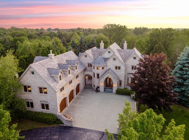 11611 N Canterbury Dr, Mequon, WI 53092