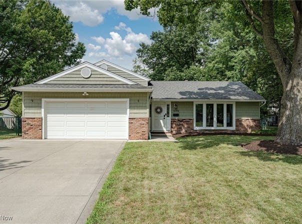1896 Bromton Drive, Lyndhurst, OH 44124
