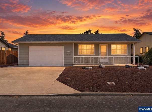 540 W Clackamas Cir, Woodburn, OR 97071