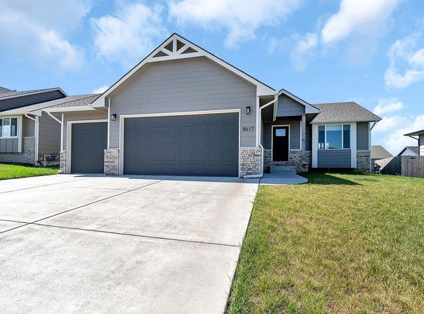 8617 E Chris St, Bel Aire, KS 67226