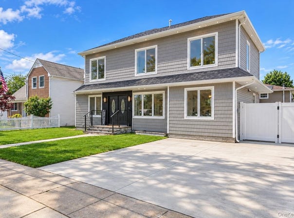 22 Miller Cir., Hicksville, NY 11801