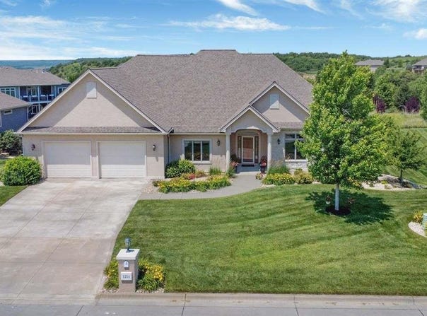 1214 Leone Ridge Drive, Manhattan, KS 66503