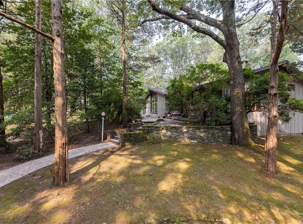 165 Kent Drive, East Greenwich, RI 02818