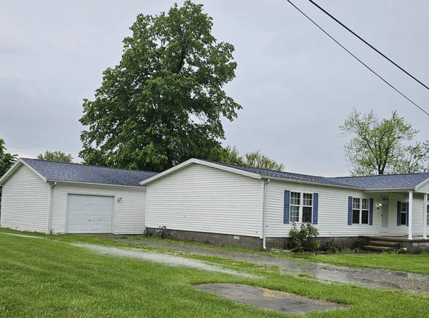 403 E SYCAMORE Street, Kinmundy, IL 62854