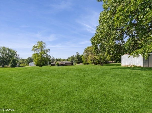 . E Pleasant Street, Knoxville, IA 50138