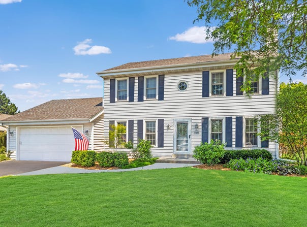 N76w15556 Countryside Dr, Menomonee Falls, WI 53051