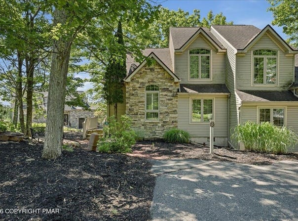 40 Summit Wind Drive, Lake Harmony, PA 18624