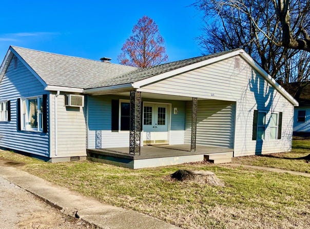 644 Oak St., Carmi, IL 62821