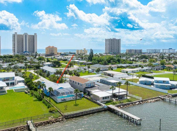 3326 S Peninsula Drive, Port Orange, FL 32127