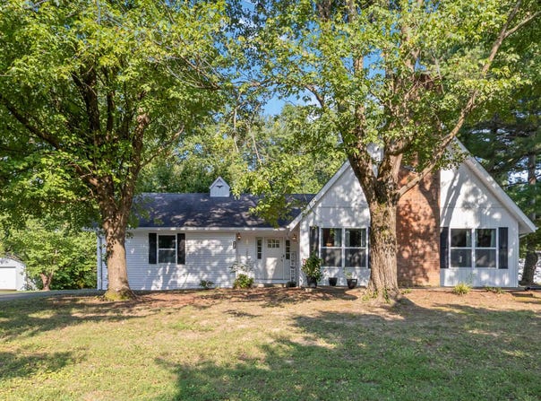 132 Robertson Street, Russell Springs, KY 42642