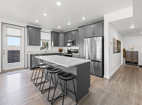 8342 S SKY MIRROR Ln W, Midvale, UT 84047