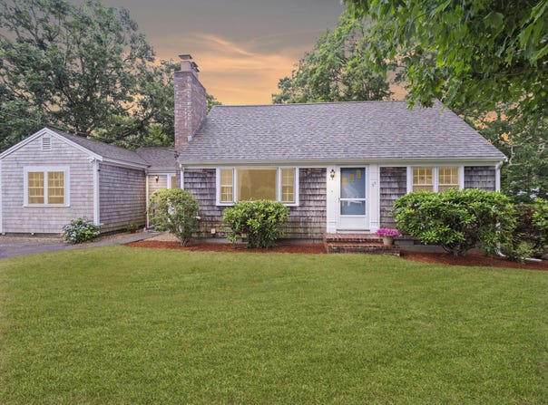 25 Brookhill Lane, West Yarmouth, MA 02673