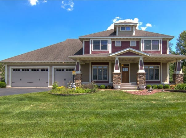 907 Sandalwood Drive, Altoona, WI 54720