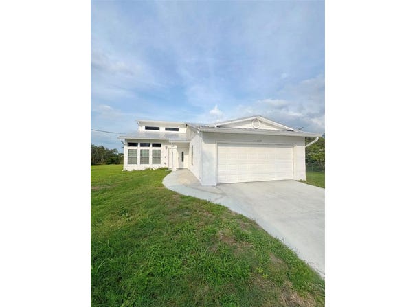 2689 COURTLAND BOULEVARD, DELTONA, FL 32738