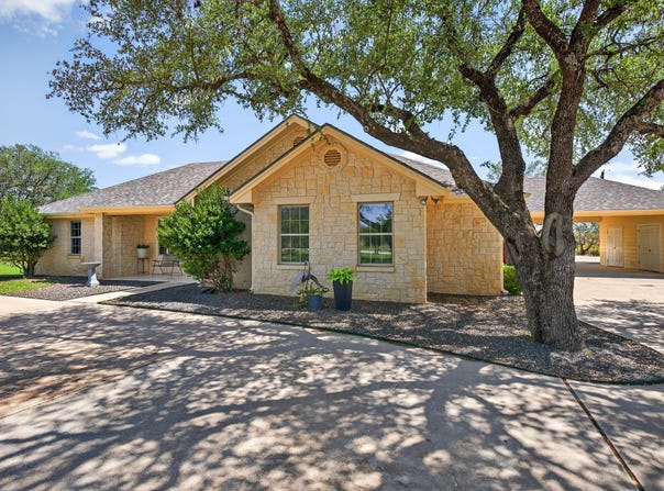 127 W Stonecastle Dr, Granite Shoals, TX 78654