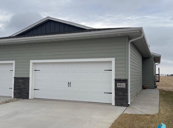 9621 W Tunis Dr, Sioux Falls, SD 57106