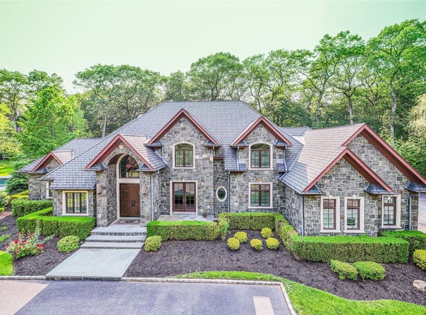 11 Victorian Lane, Brookville, NY 11545