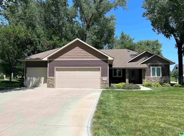 875 E Sawgrass Trail, Dakota Dunes, SD 57049