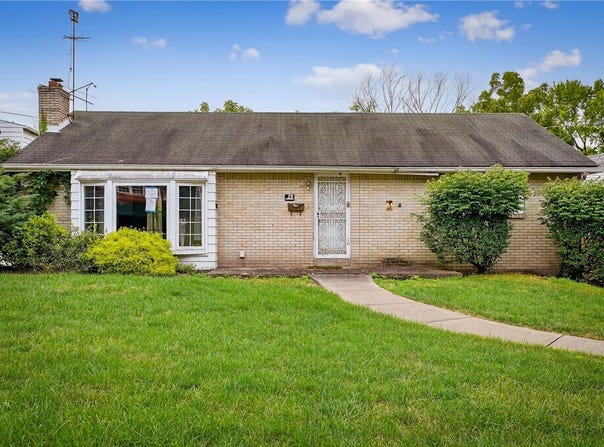 29 Barton Dr, Churchill Boro, PA 15221