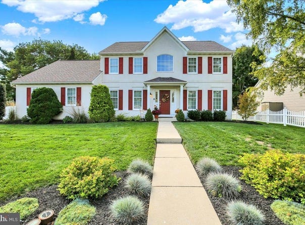 300 ELIZABETH Drive, SINKING SPRING, PA 19608