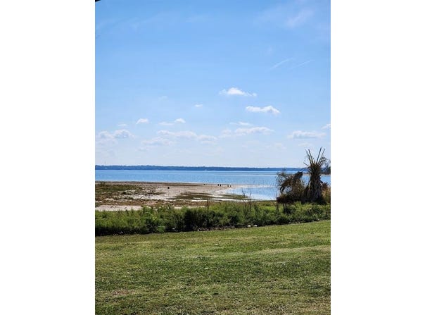 1040 Pelican Isle Drive, Kerens, TX 75144