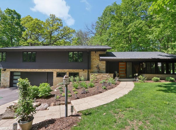 1265 Valley Ridge Dr, Brookfield, WI 53005